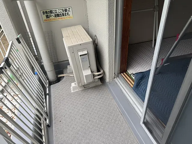 エアコン室外機の設置状況がわかる写真