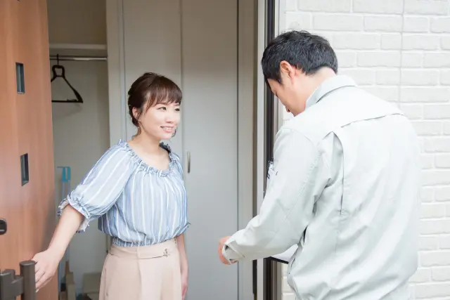エアコン回収に伺う作業スタッフ