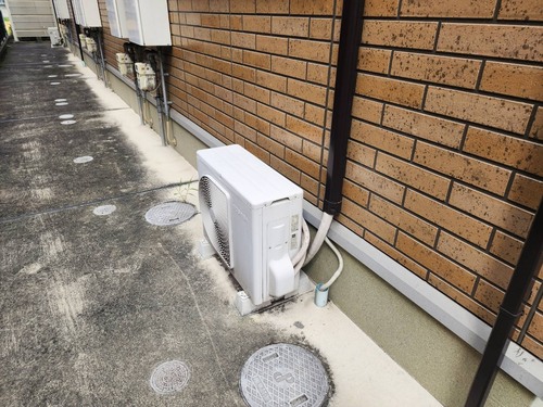木津川市でエアコンを取り外す前の設置状況