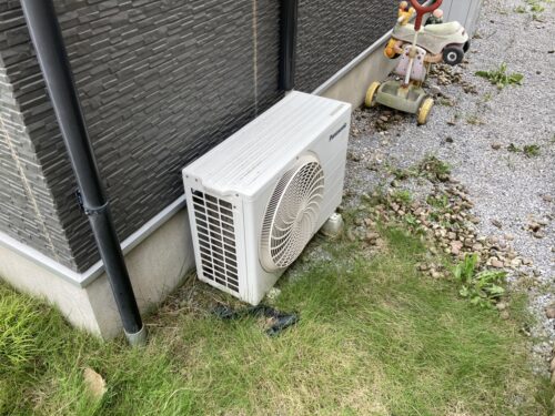 小山市でエアコンを取り外す前の設置状況