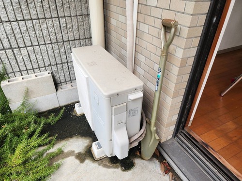 高石市でエアコンを取り外す前の設置状況