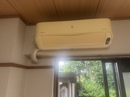 高石市でエアコンを取り外す前の設置状況