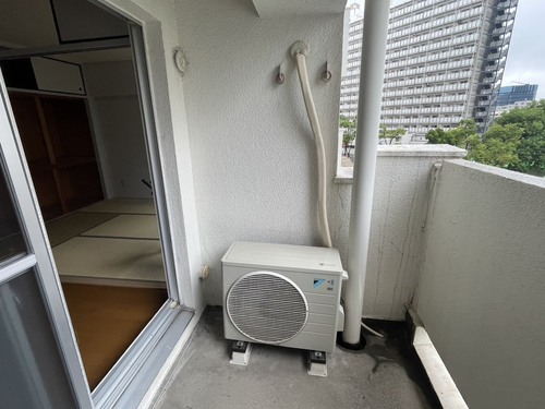 江東区でエアコンを取り外す前の設置状況