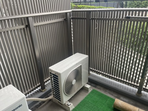 川崎市でエアコンを取り外す前の設置状況