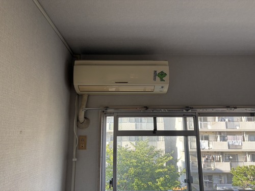 川崎市でエアコンを取り外す前の設置状況