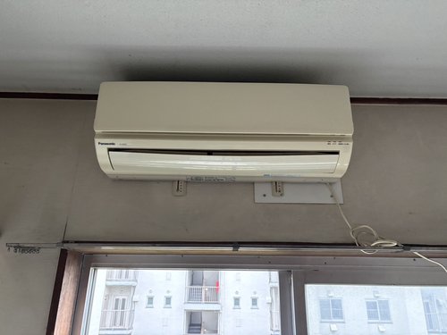習志野市のエアコン回収・写真3・撤去前
