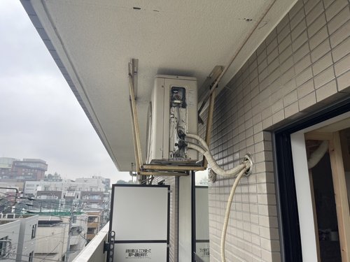 新宿区のエアコン回収・写真2・撤去前